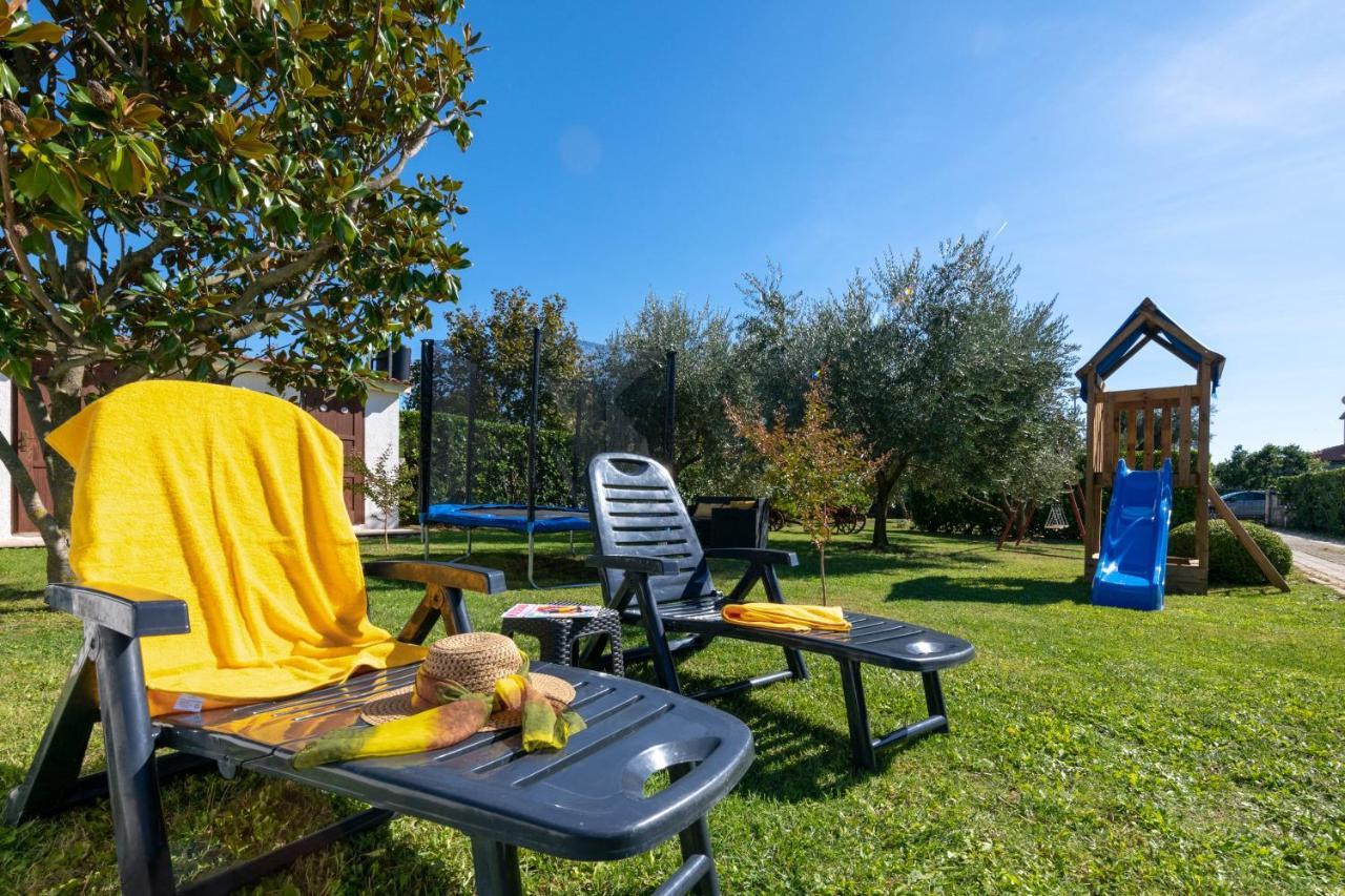 Villa Livia With Three Nice Apartments, Swimming Pool, Childrens Playground, Barbecue And Free Parking Ližnjan Eksteriør bilde