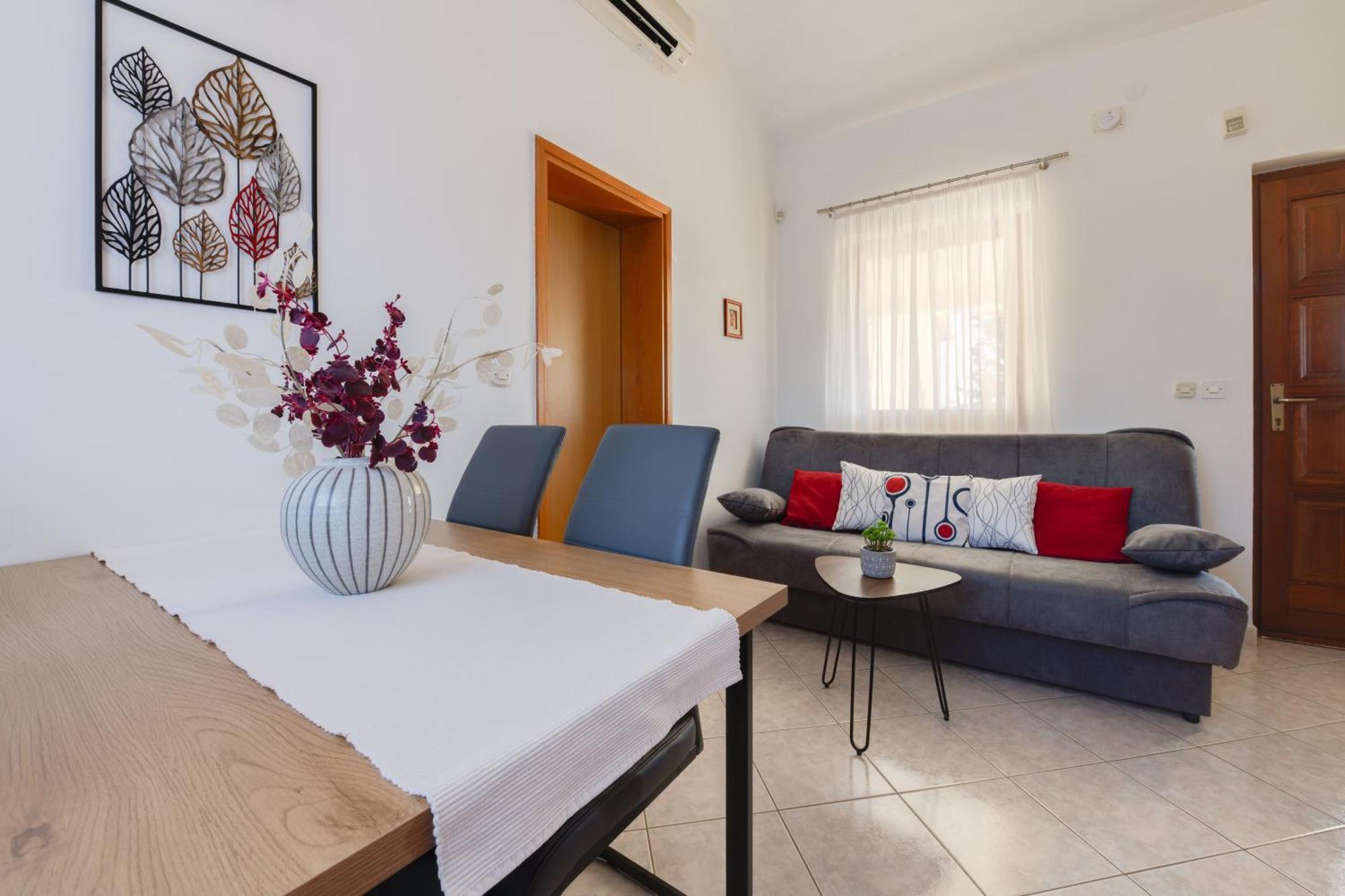Villa Livia With Three Nice Apartments, Swimming Pool, Childrens Playground, Barbecue And Free Parking Ližnjan Eksteriør bilde