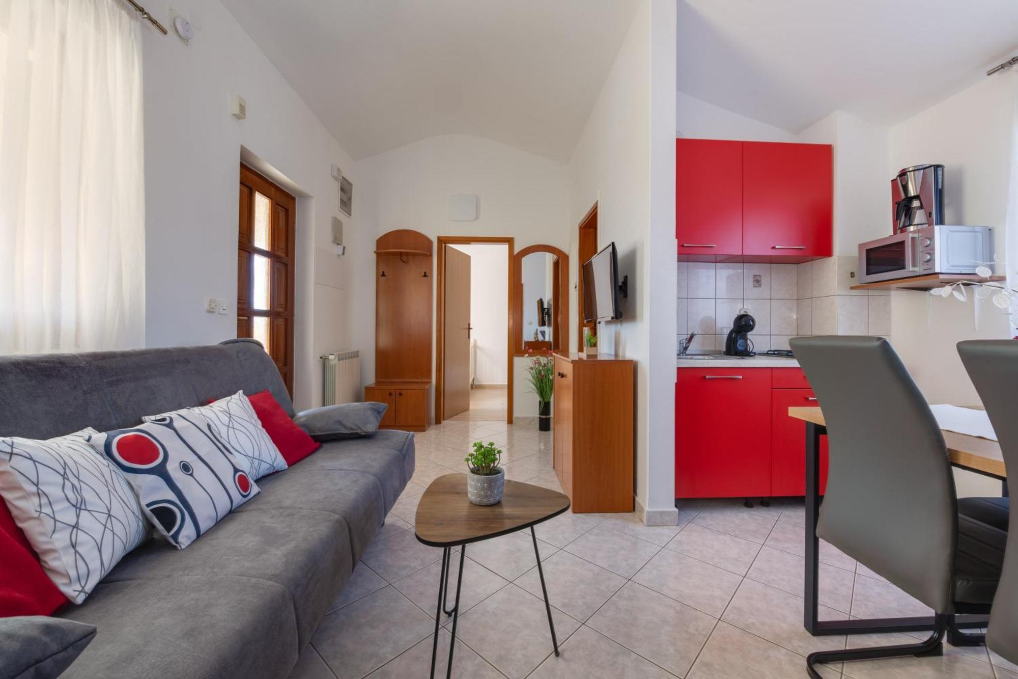 Villa Livia With Three Nice Apartments, Swimming Pool, Childrens Playground, Barbecue And Free Parking Ližnjan Eksteriør bilde