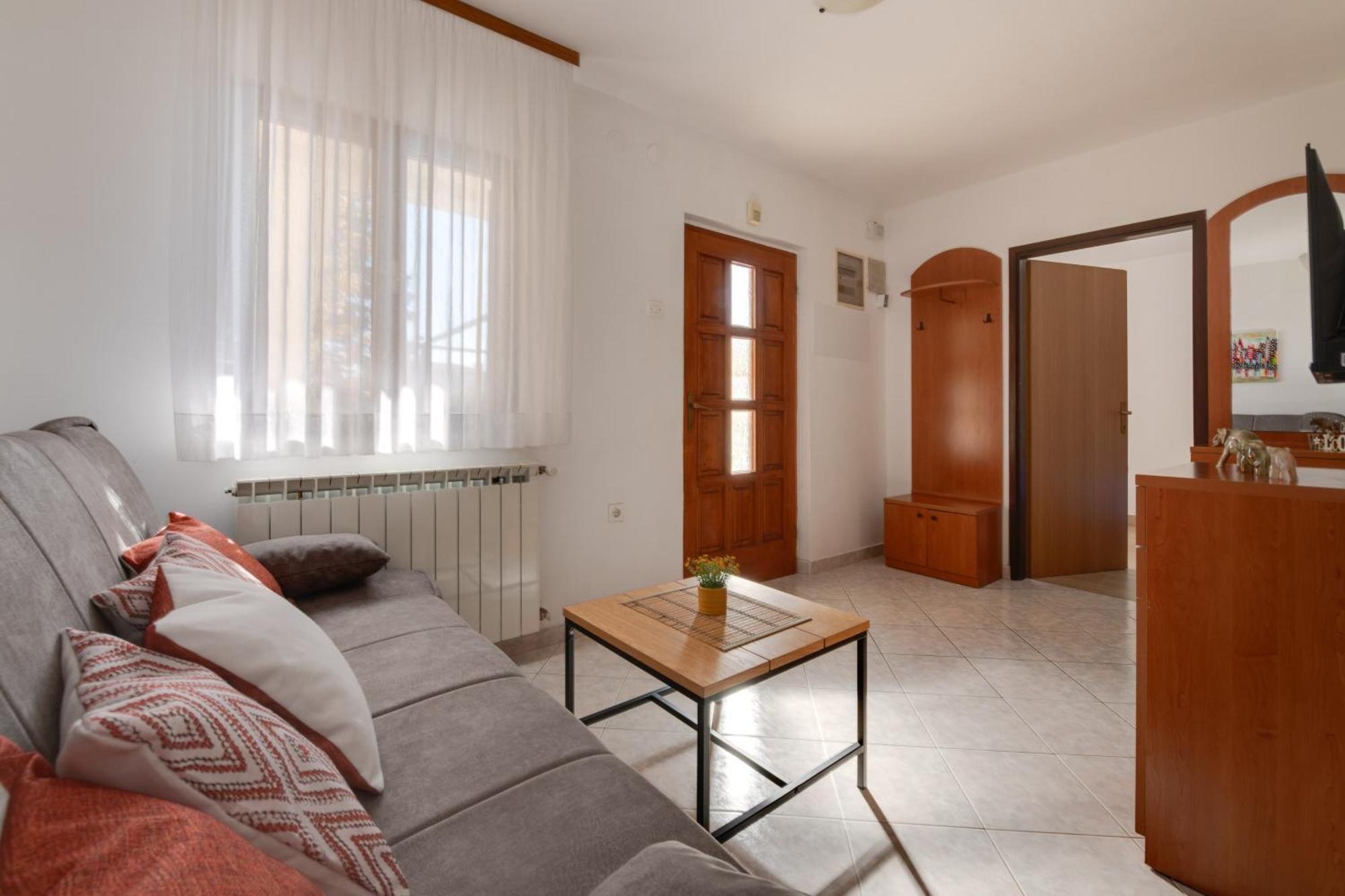 Villa Livia With Three Nice Apartments, Swimming Pool, Childrens Playground, Barbecue And Free Parking Ližnjan Eksteriør bilde
