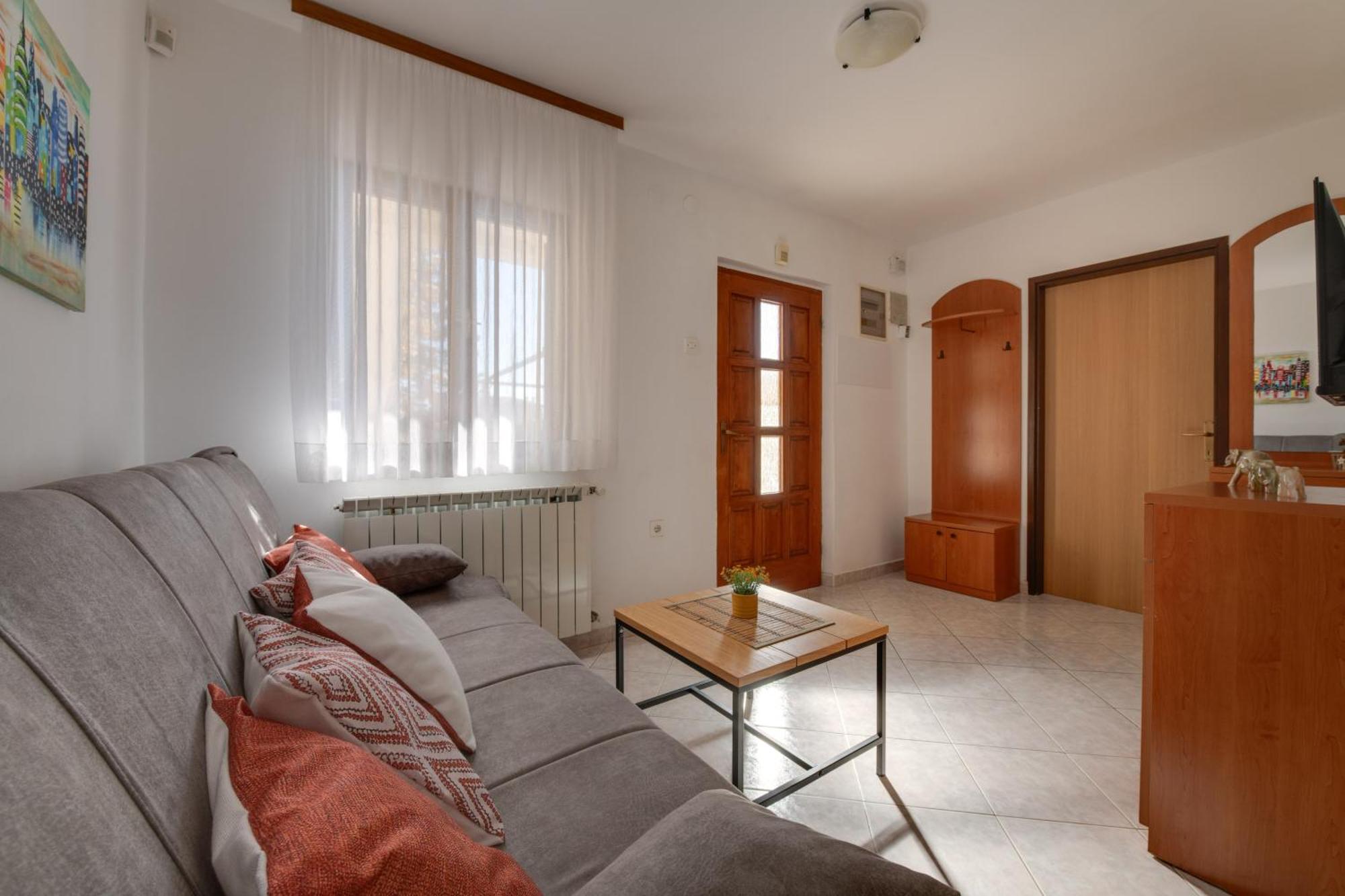 Villa Livia With Three Nice Apartments, Swimming Pool, Childrens Playground, Barbecue And Free Parking Ližnjan Eksteriør bilde