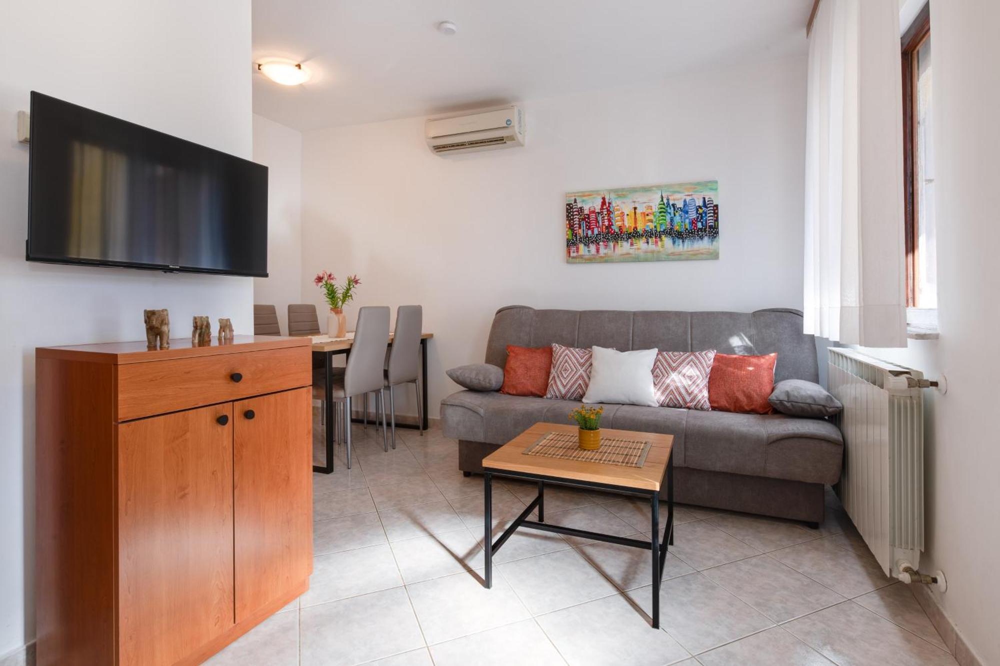 Villa Livia With Three Nice Apartments, Swimming Pool, Childrens Playground, Barbecue And Free Parking Ližnjan Eksteriør bilde