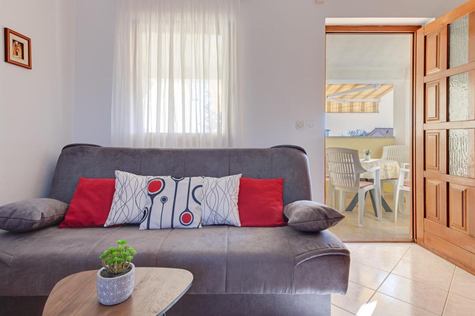 Villa Livia With Three Nice Apartments, Swimming Pool, Childrens Playground, Barbecue And Free Parking Ližnjan Eksteriør bilde
